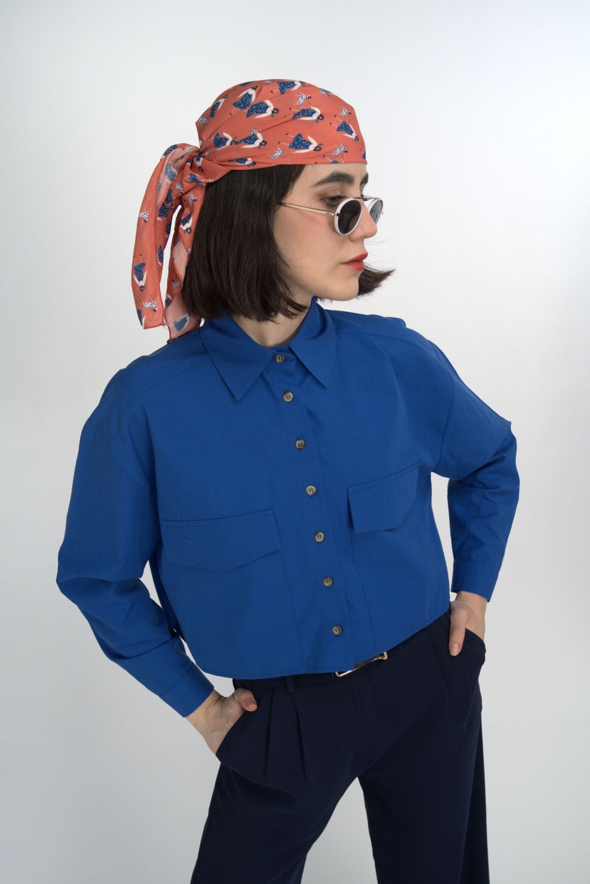 Saks Mavisi Crop Kesim Cepli Gömlek